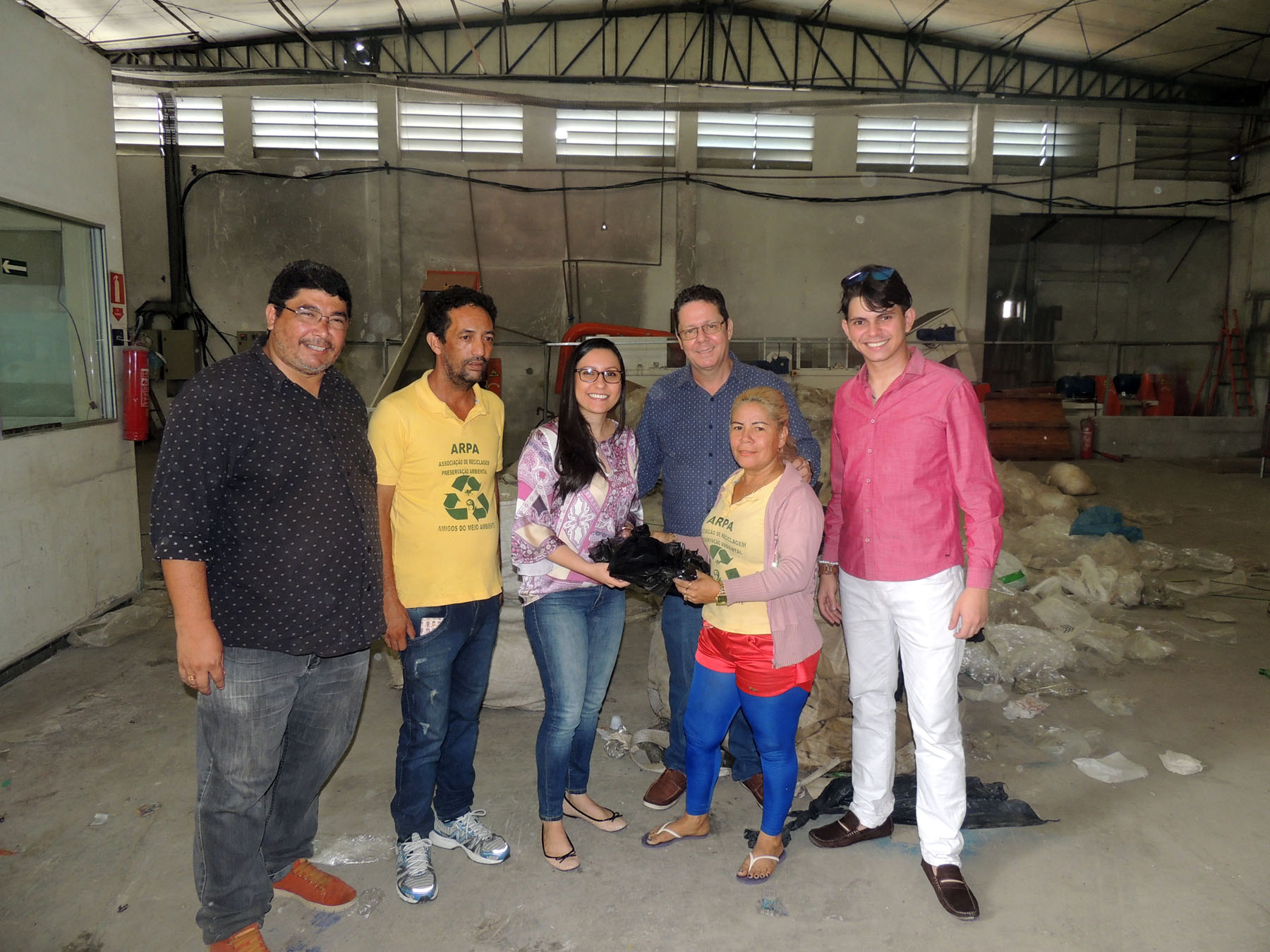 Visita da  Secretaria Anaanda na sede da Associação de Reciclagem e Preservação Ambiental (ARPA).
Fotos Divulgação/SEMTRAD.