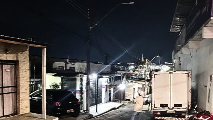 Vistoria noturna da Ageman identifica 64 pontos de iluminação apagados em bairros da zona Leste