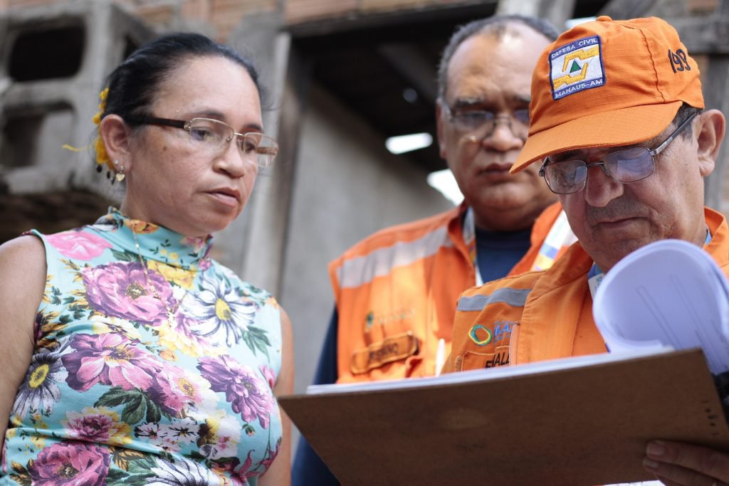 Prefeitura de Manaus atende ocorrências durante a chuva nesta terça-feira