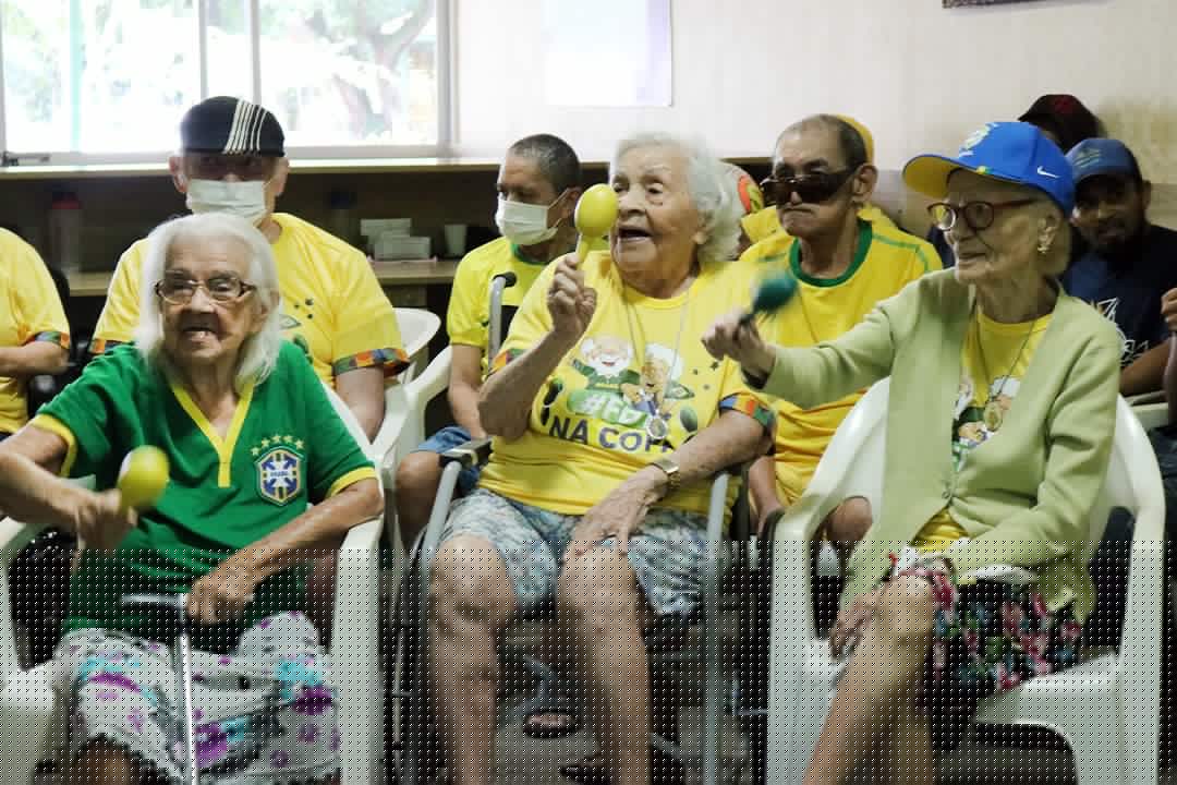 Prefeitura de Manaus leva emoção da Copa do Mundo aos idosos da Fundação Doutor Thomas