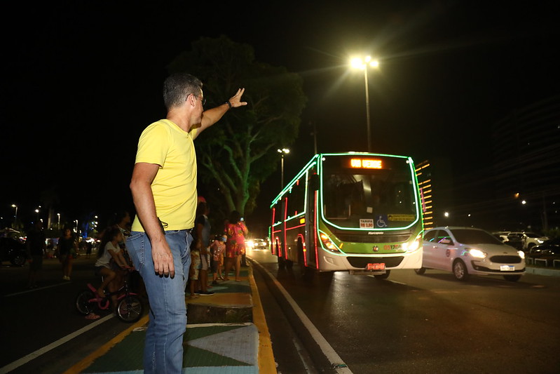 Natal das Águas’ leva à população de Manaus ônibus e caminhões iluminados a LED