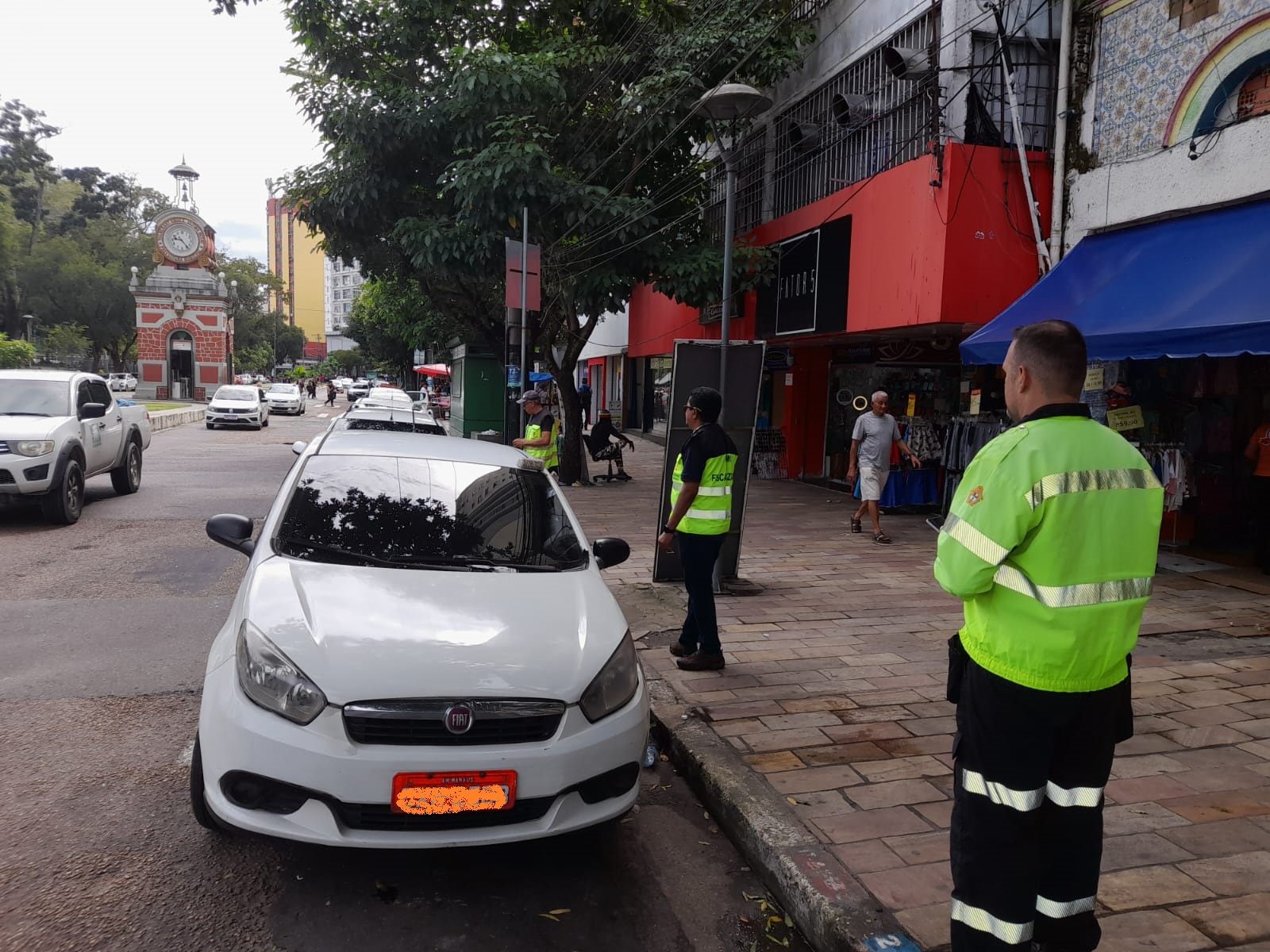 Prefeitura fiscaliza serviços de transporte no centro de Manaus