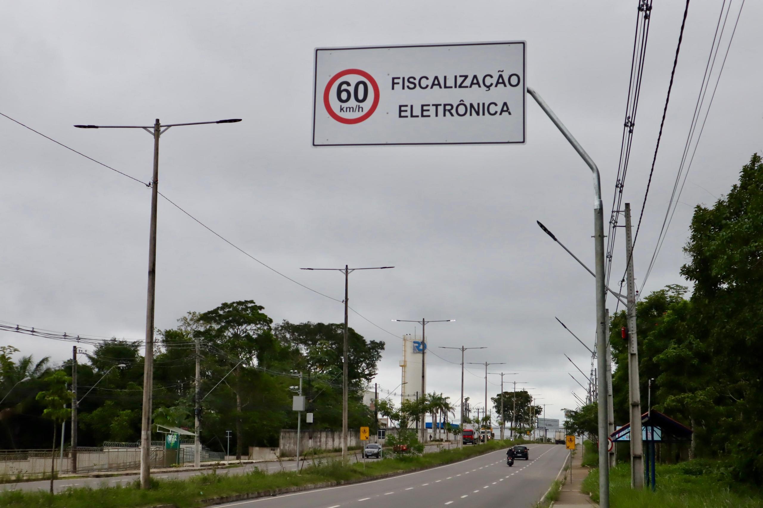 Infrações na avenida do Turismo