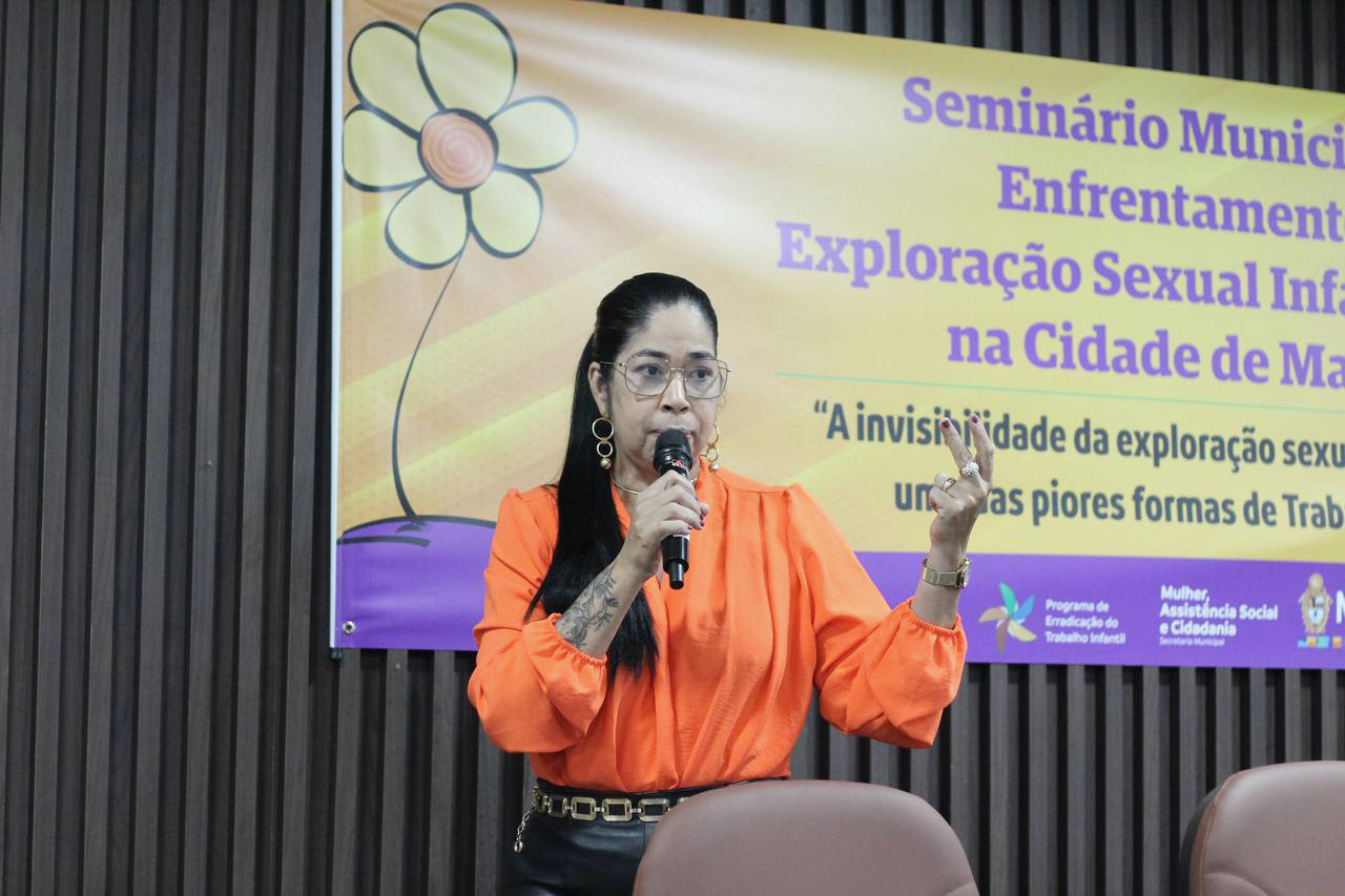 #paratodosverem – Delegada titular da Depca, Joyce Coelho, discursando durante o “Seminário Municipal de Enfrentamento à Exploração Sexual Infantojuvenil na Cidade de Manaus”