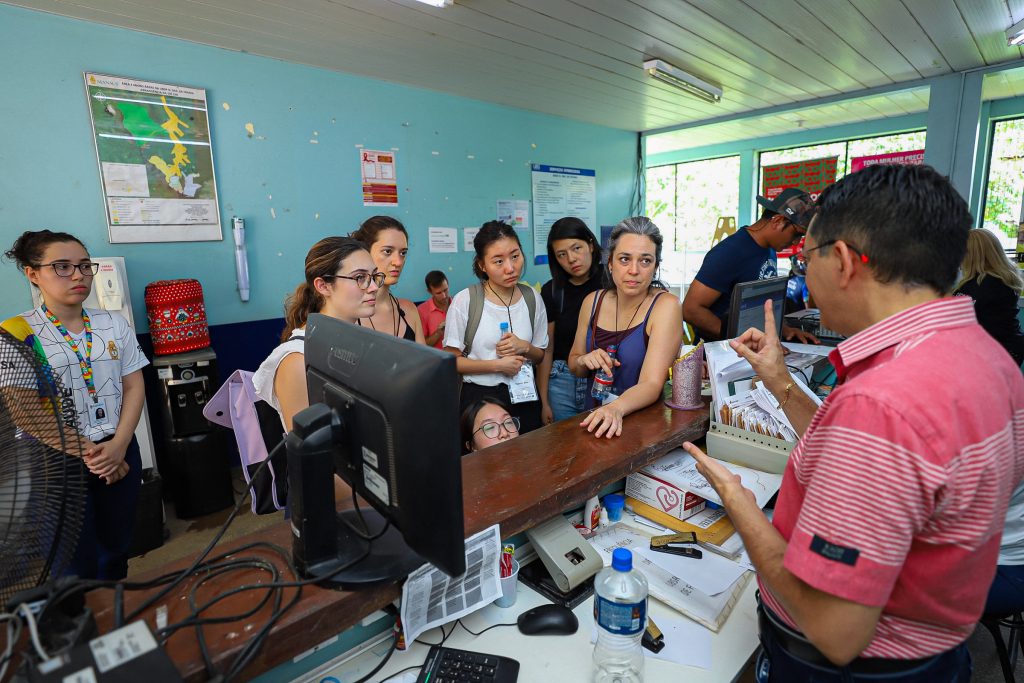 Estudantes de Harvard conhecem ações de saúde da Prefeitura 2 09JAN24 VISITA WAVARD 031