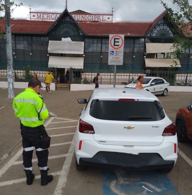 Fiscalização de estacionamento irregular