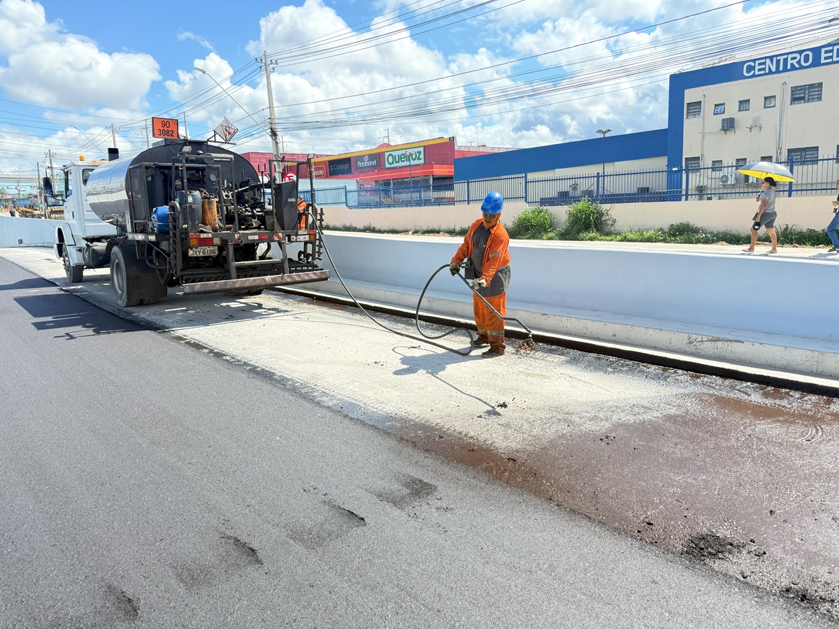 trincheira do complexo viário Rei Pelé