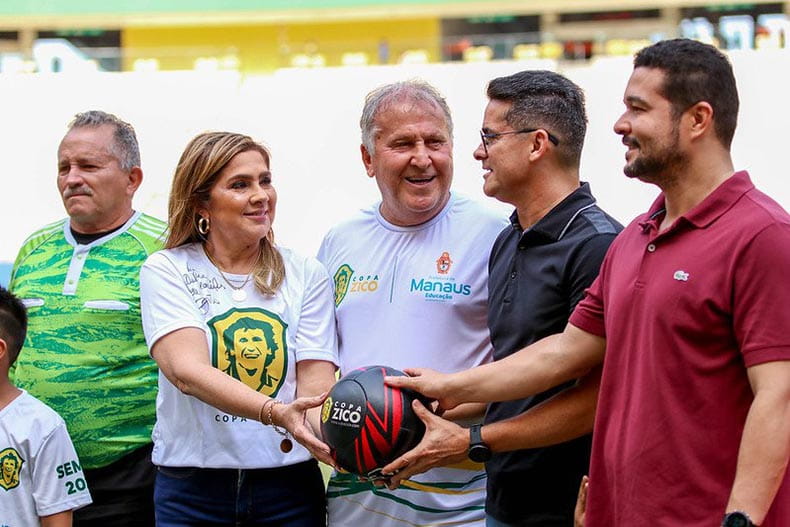 Craques do passado e do futuro brilham na final da Copa Zico, realizada pela Prefeitura de Manaus