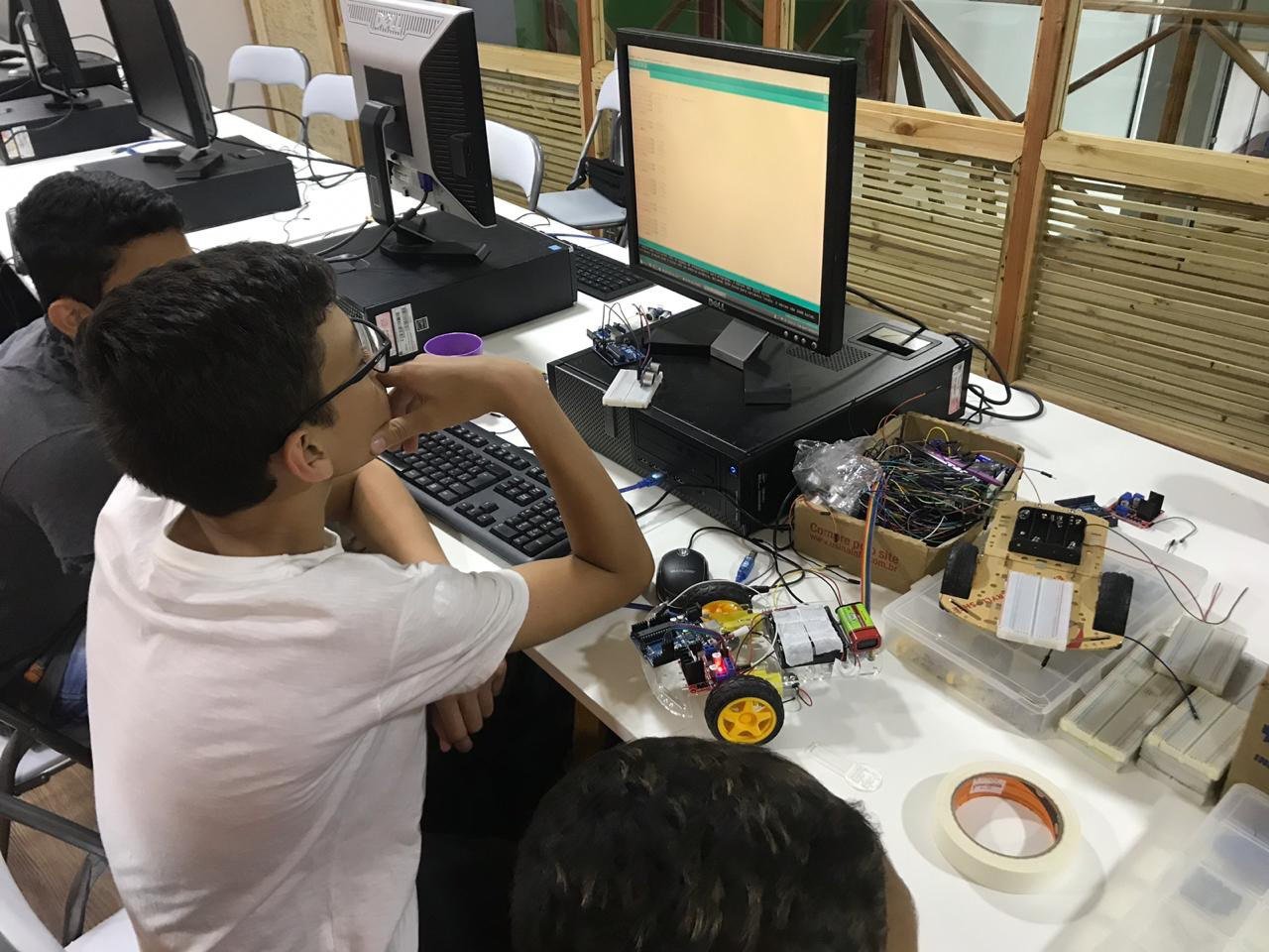 Curso de Iniciação à Robótica é oferecido para crianças