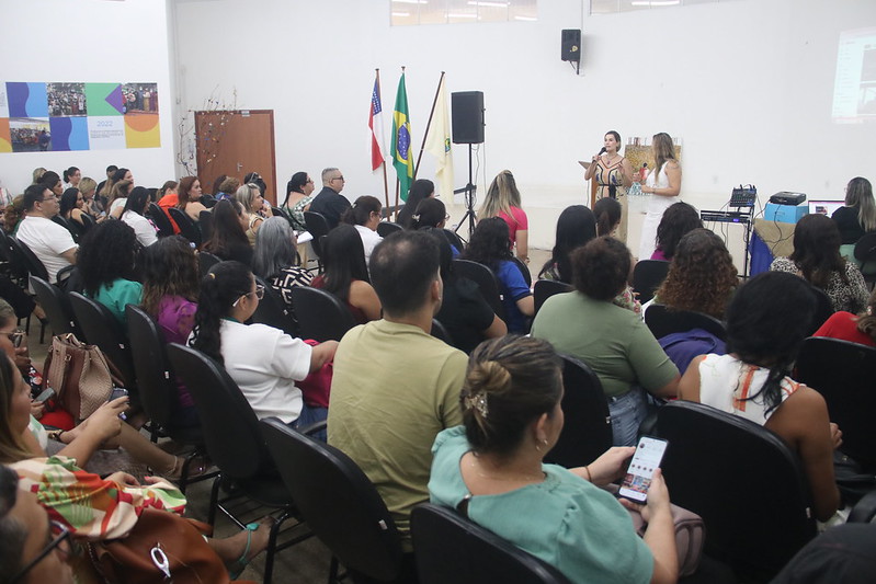 #paratodosverem – Servidores da Semed participando de reunião