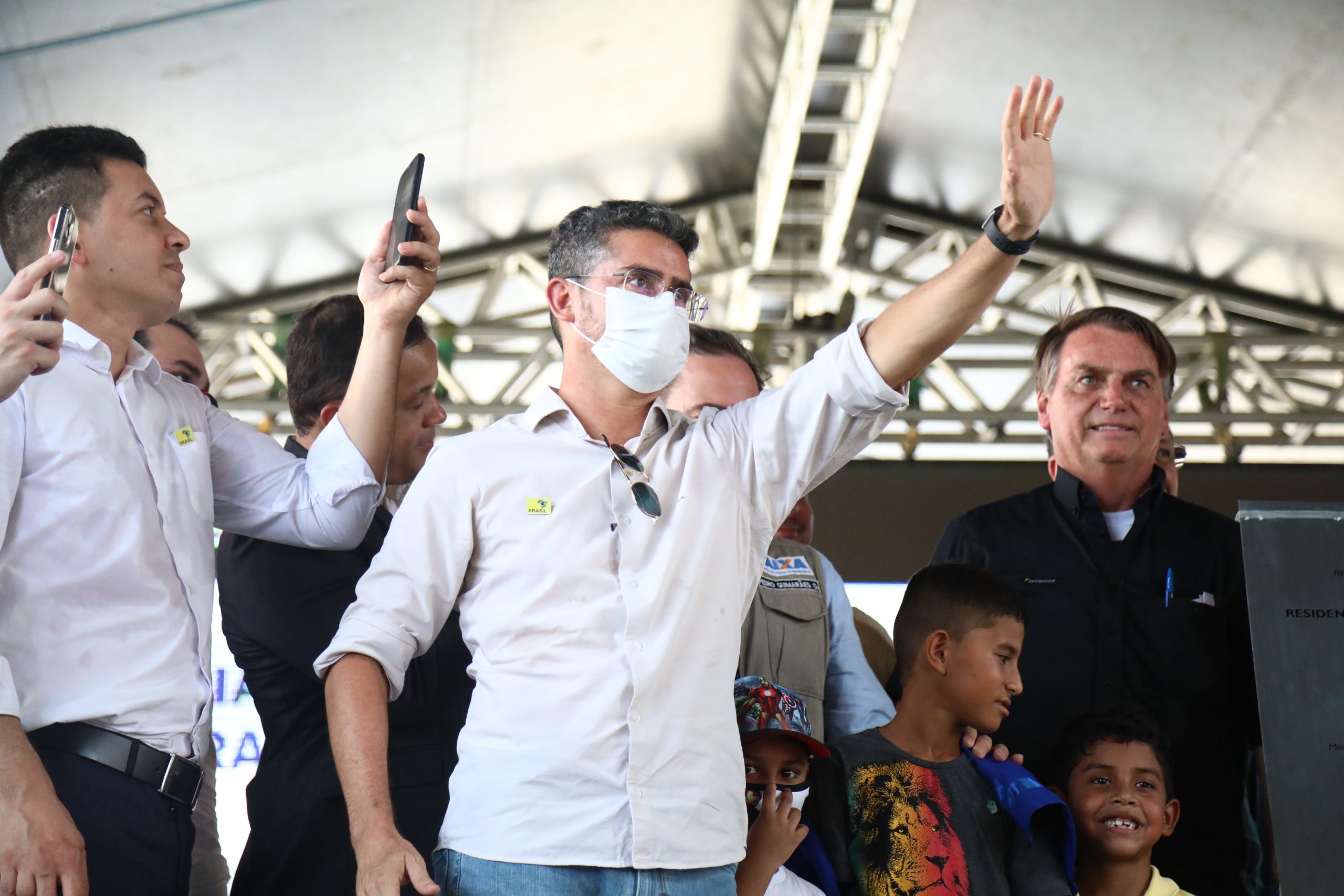 Em evento com presidente Jair Bolsonaro, prefeito David Almeida entrega 500 apartamentos do Residencial Manauara II e inicia o cumprimento das metas de habitação da gestão