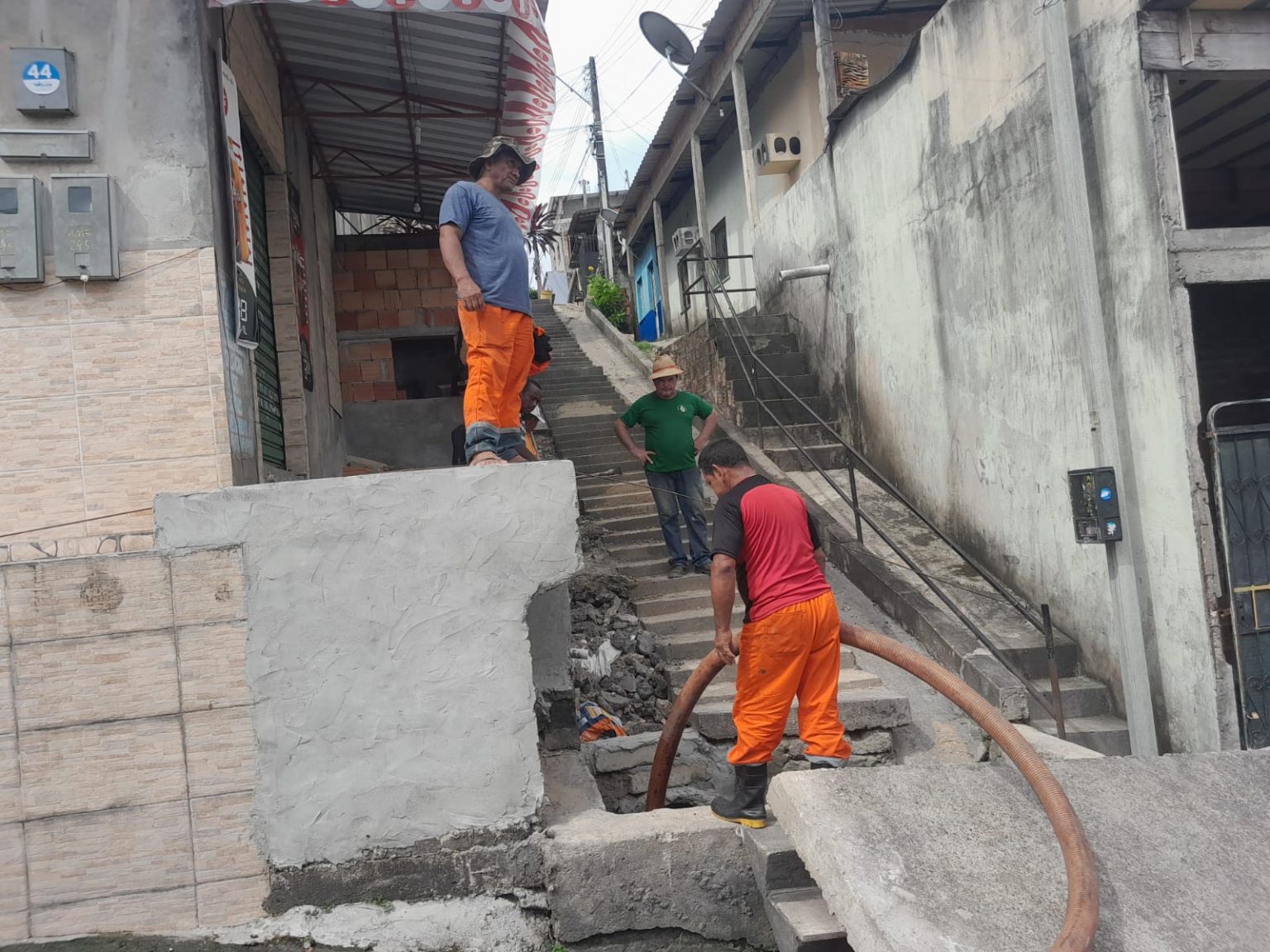 Prefeitura de Manaus realiza limpeza e desobstrução de bueiros em bairros da zona Norte
