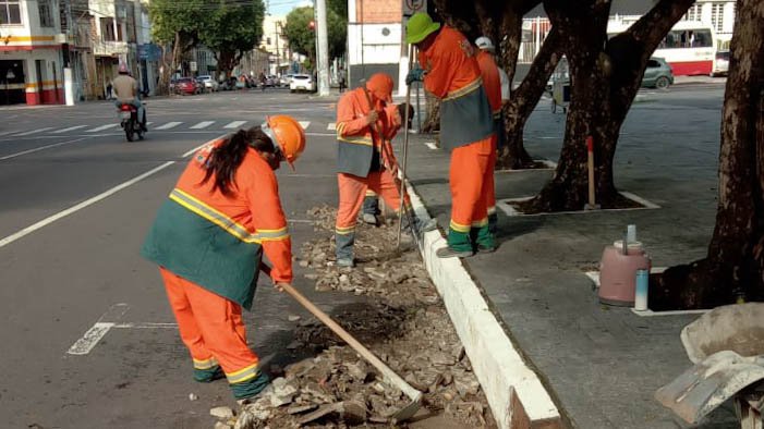 Prefeitura de Manaus recupera drenagem superficial da avenida Ramos Ferreira