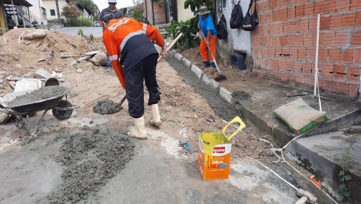 Prefeitura de Manaus trabalha na implantação de drenagem superficial no Campo Dourado