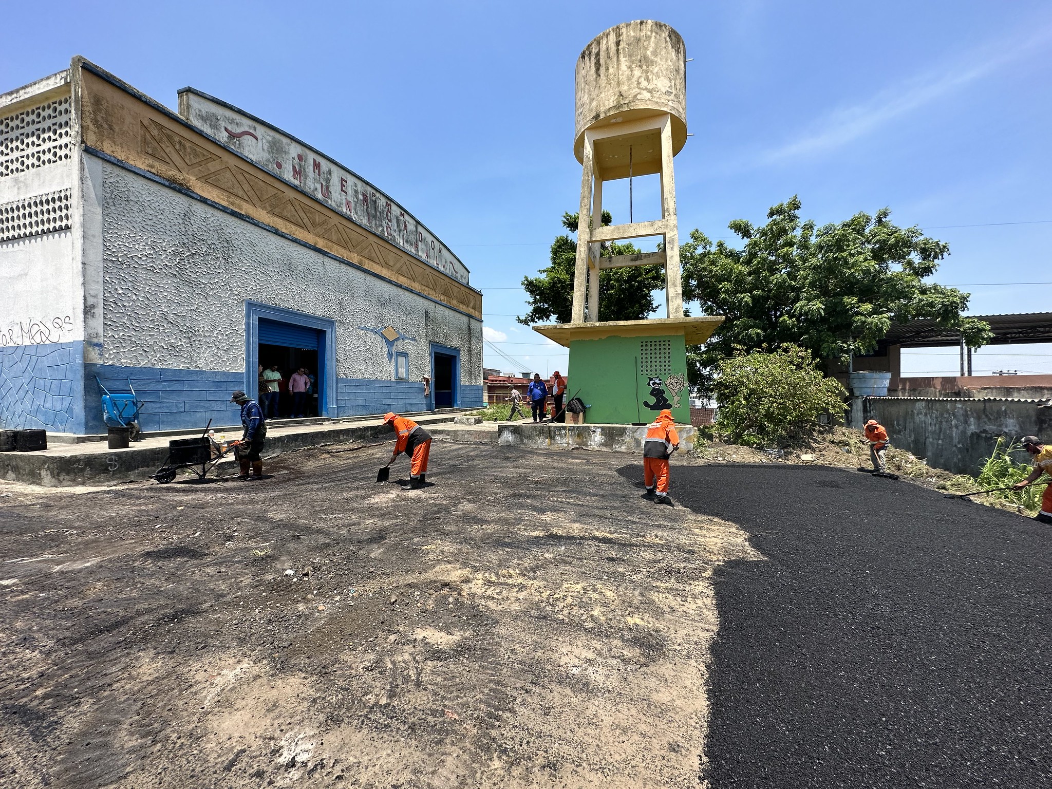 Manutenção e recapeamento no estacionamento do mercado municipal da Glória