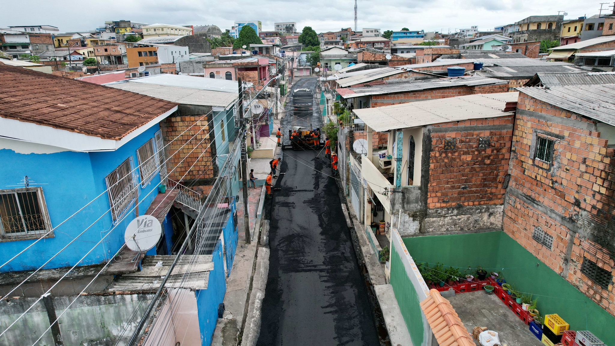 Asfalta Manaus no bairro Alvorada