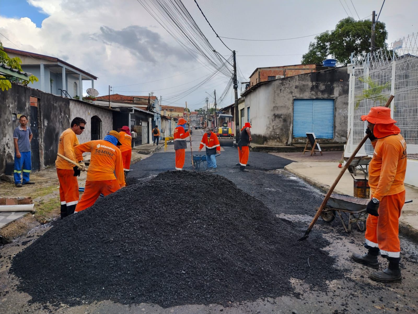 manutenção asfáltica no bairro Mutirão