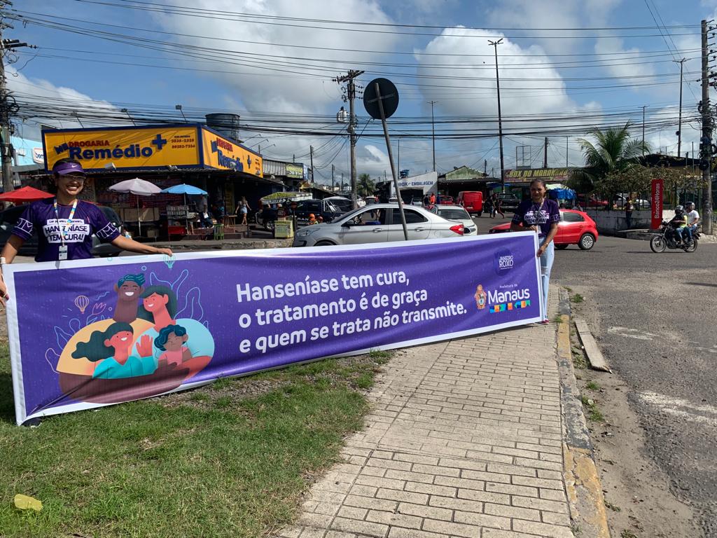 Prefeitura de Manaus promove ação educativa sobre hanseníase na feira do Produtor