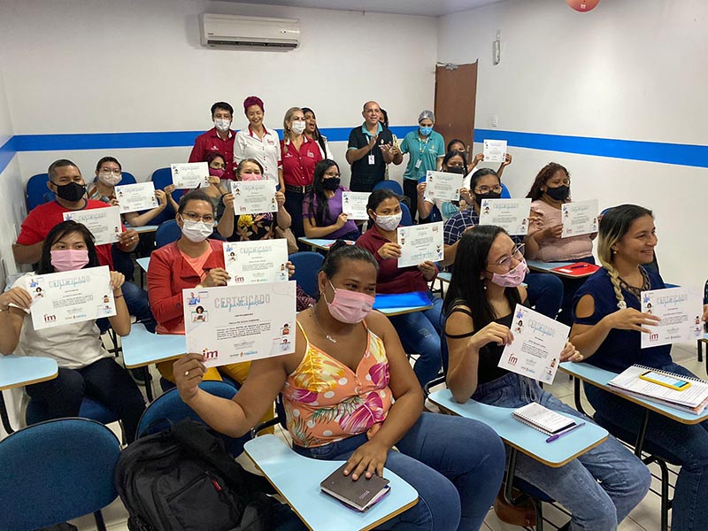 Prefeitura de Manaus certifica mais de 200 participantes de oficinas profissionalizantes da Semtepi
