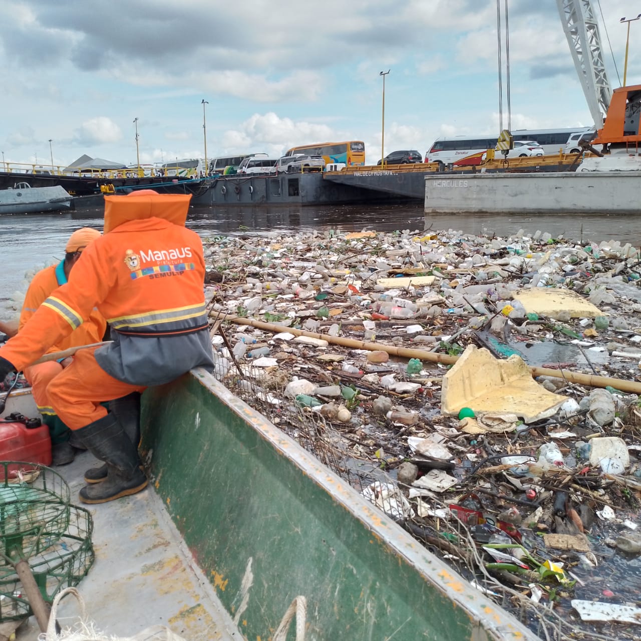 Prefeitura leva ação de limpeza a orlas de Manaus e pede que a população use os serviços da Semulsp