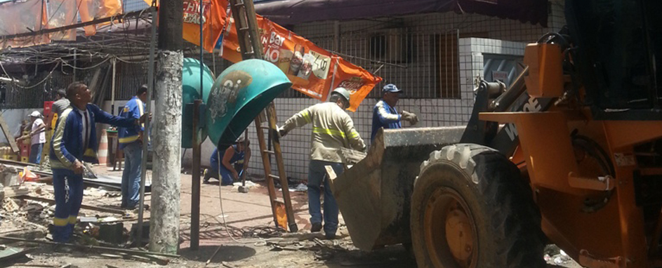 Implurb realiza demolição de bar irregular no Centro