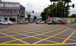 Prefeitura implanta nova sinalização em cruzamentos da Djalma Batista