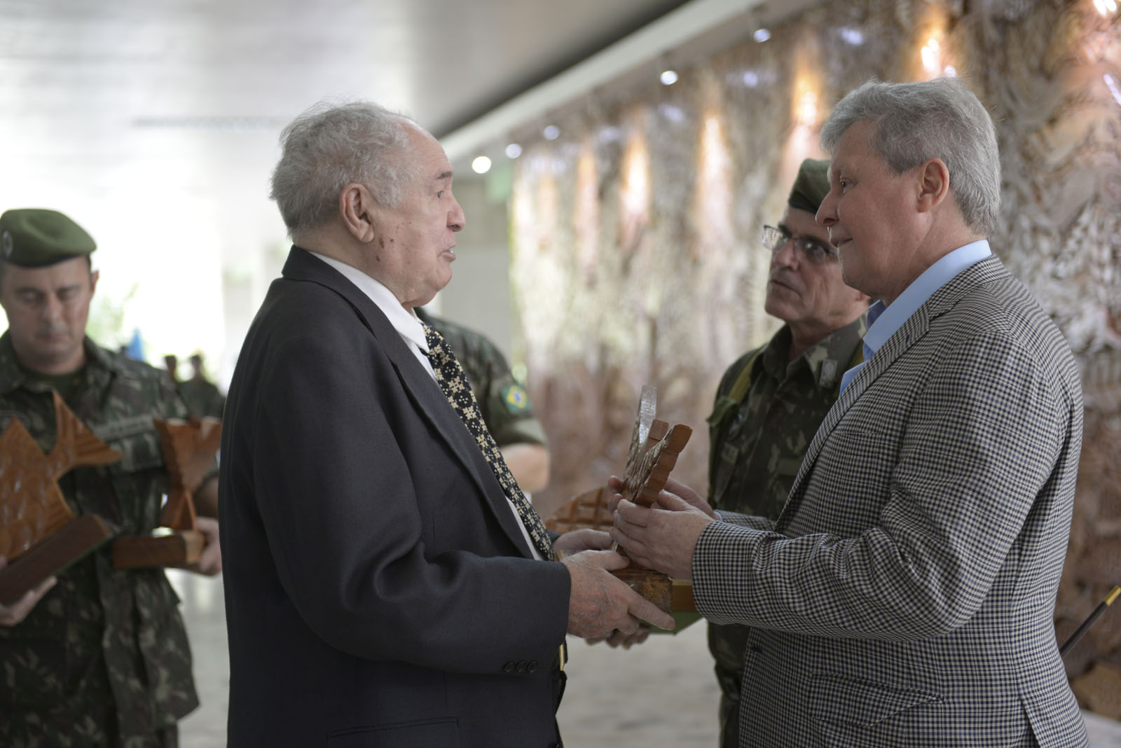 MANAUS/AM - 17/04/2015 Prefeito participa de comemorações pelo Dia do Exército Brasileiro e destaca contribuições militares para o país FOTO: ALEX PAZUELLO / SEMCOM