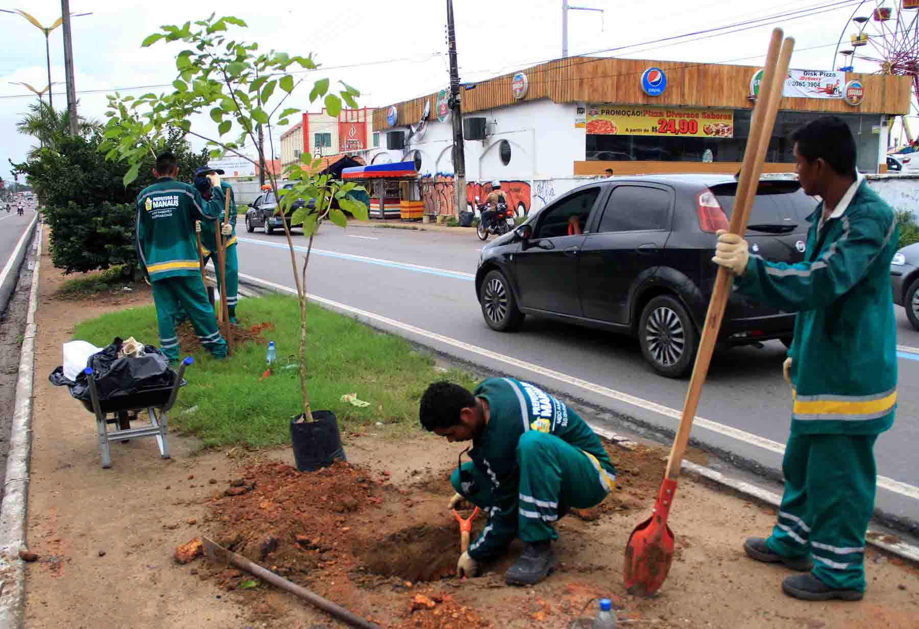 Plantio de mudas do Arboriza chega à Avenida Max Teixeira Fotos: Arlesson Sicsu/SEMMAS
