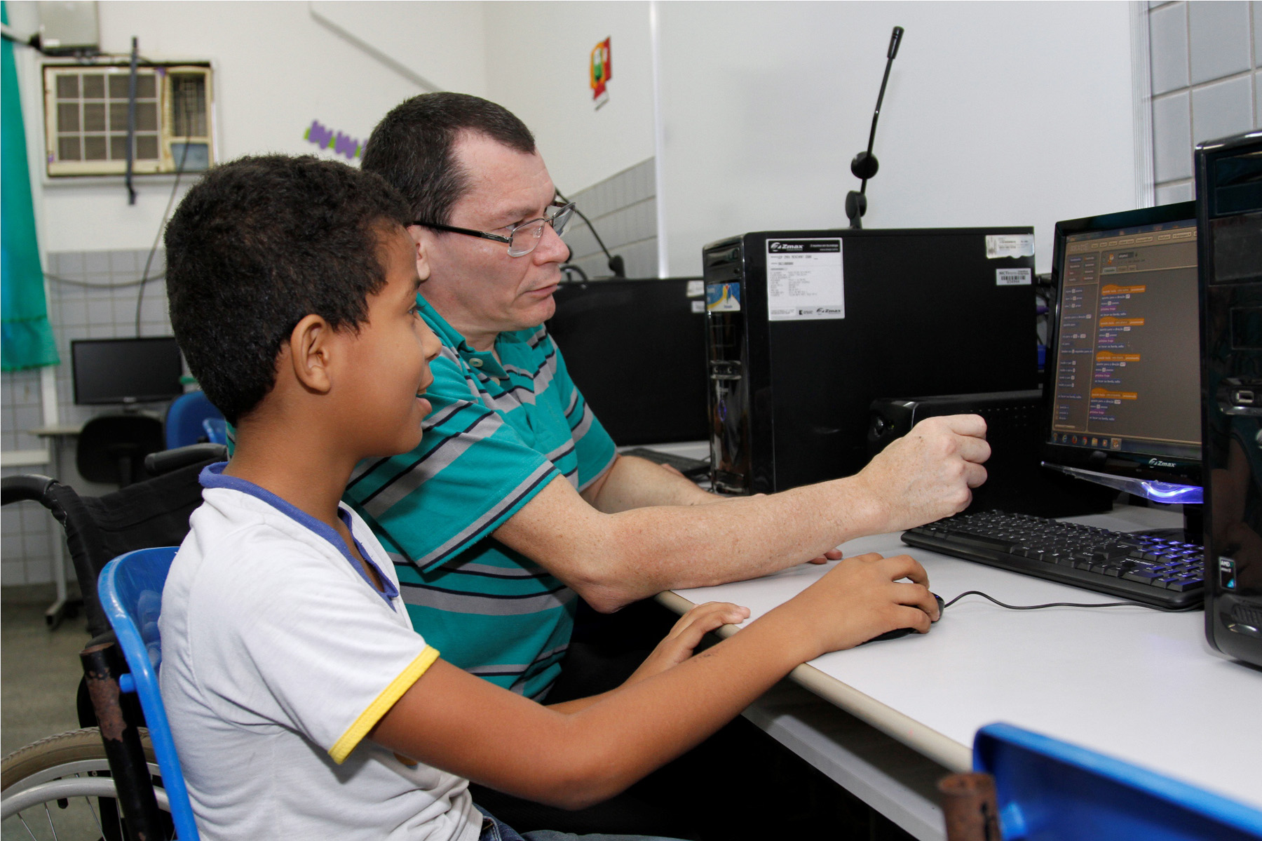 02-09-16 Alunos da rede pública municipal recebem formação de clube de programação e informática. Fotos: Lton Santos.