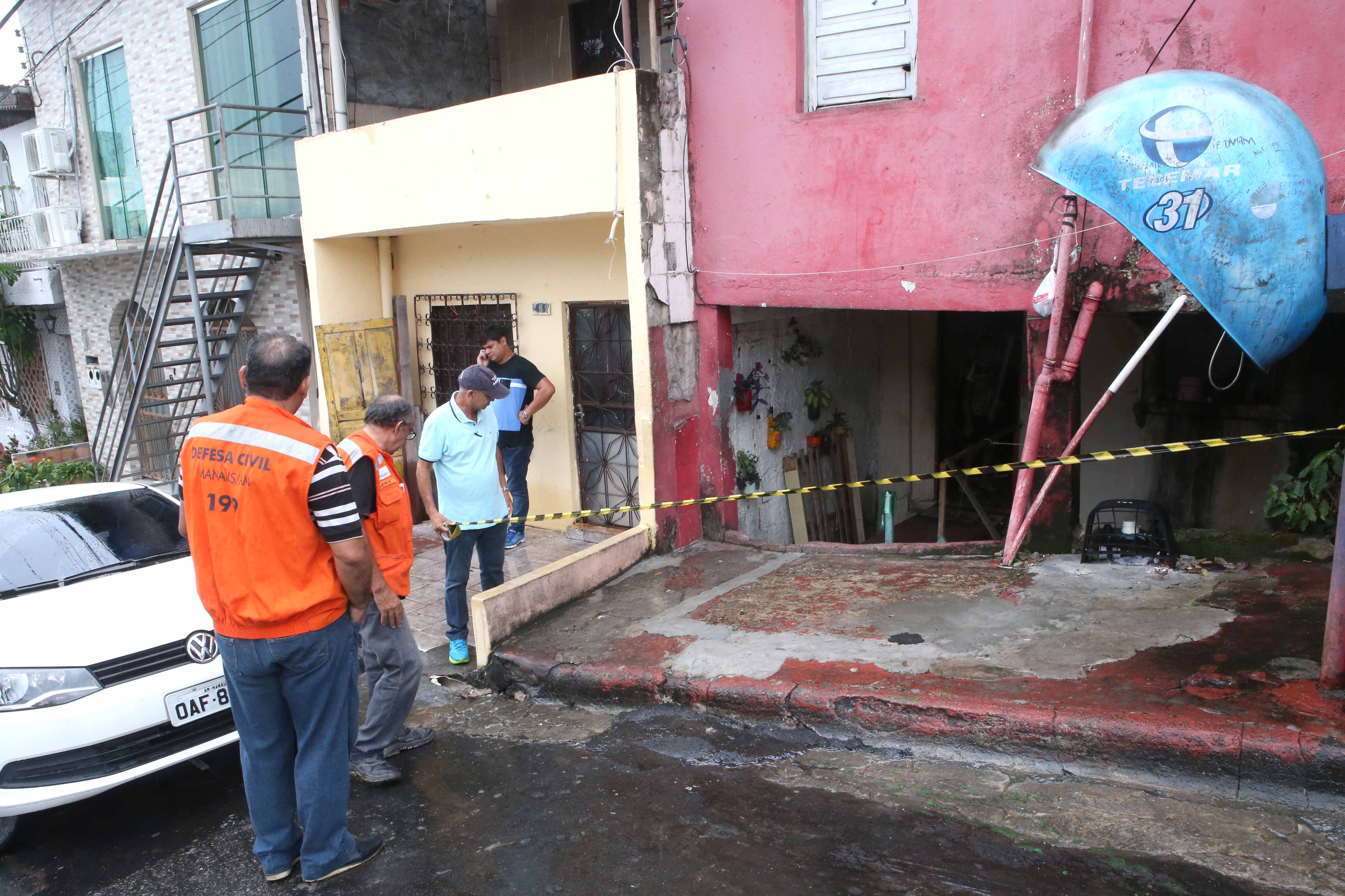 Manaus, 29/09/16. Prefeito Arthur Neto, na Rua Estanislau, Sao Jorge, apos chuva na cidade. Foto: Raimundo Valentim/Semcom