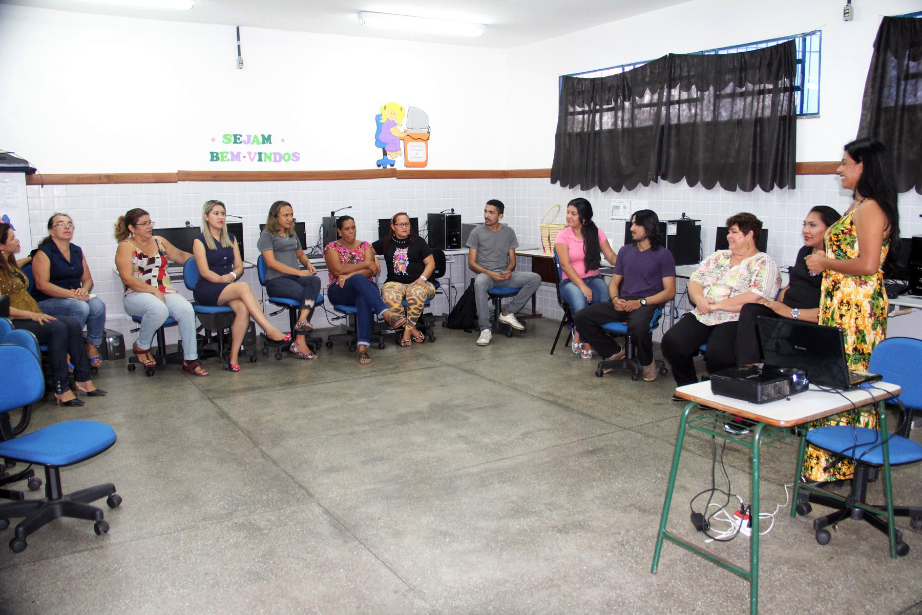 Alunos e professores de escola municipal participam de Oficina de Formação em Serviço. Fotos: Cleomir Santos.