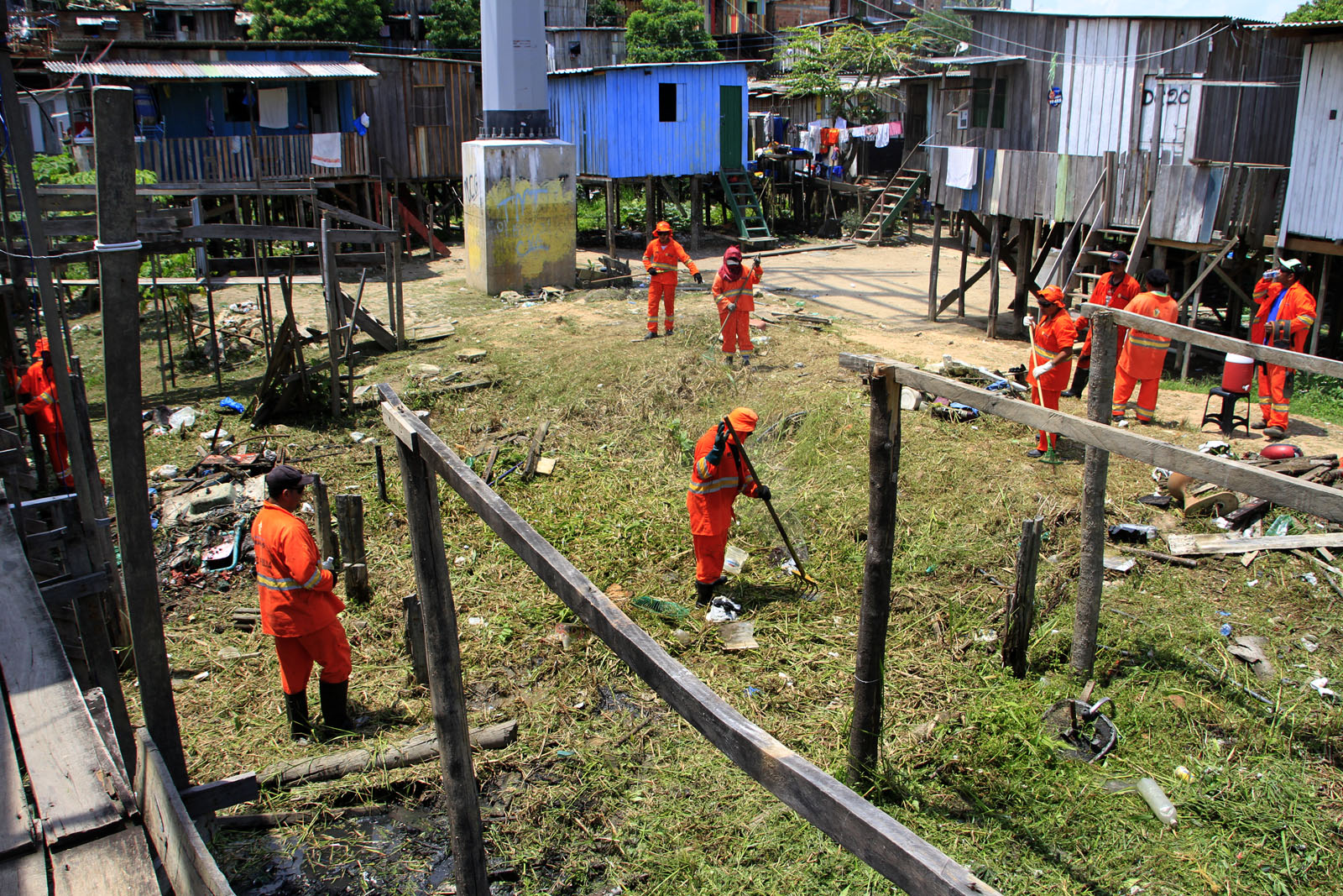 Manaus/AM - 01-09-16  SEMULSP reliza mutirão de limpeza no bairro São Jorge. Foto: Karla Vieira/ SEMCOM.