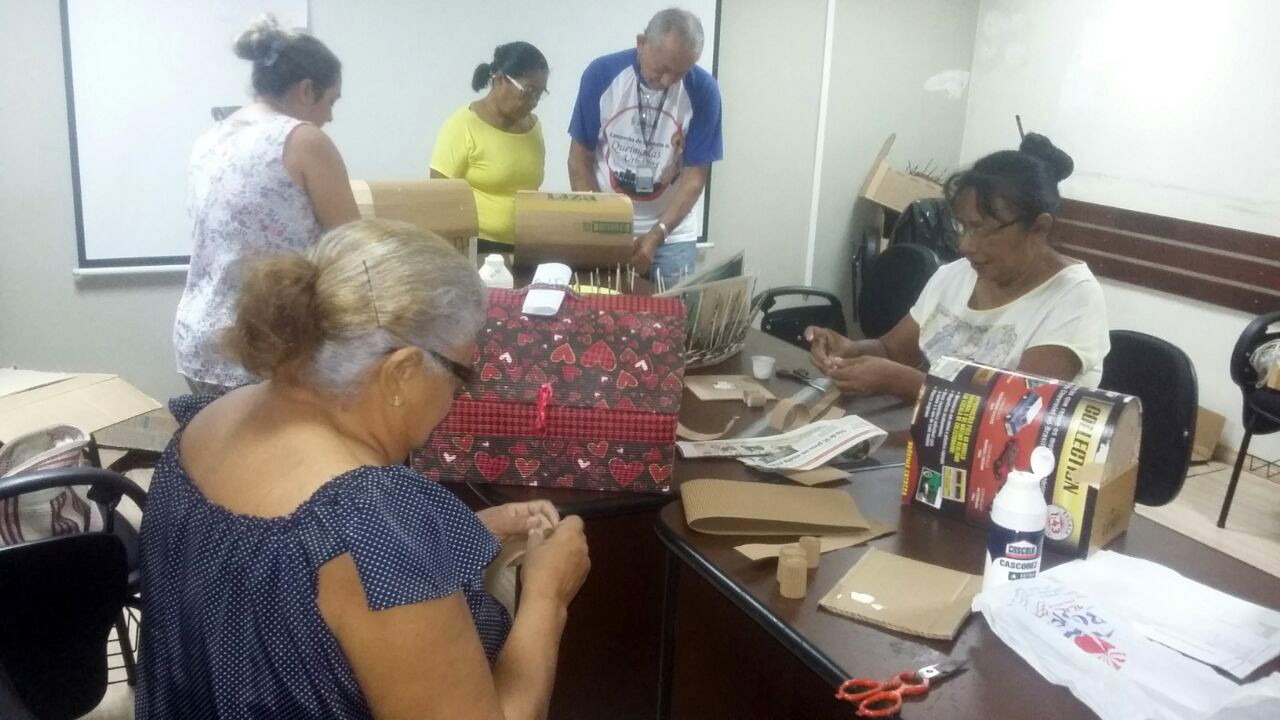 Nova oficina de reaproveitamento de papelão no Ecam Uai Shopping. Fotos: Assessoria.
