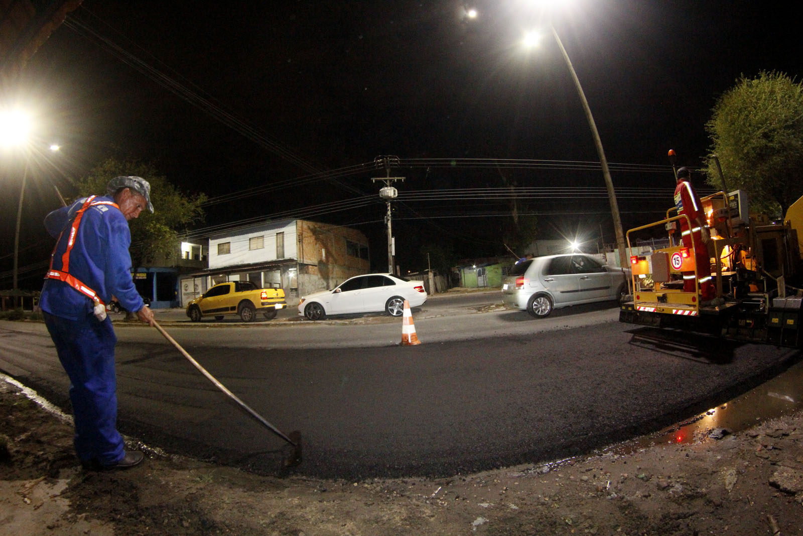 Manaus - 13/09/2016 Recapeamento asfaltico na Av. Cosme Ferreira. Foto. Altemar Alcantara / Semcom