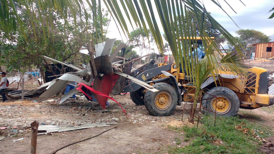 Retirada invasão em área verde do Nova Cidade. Fotos: assessoria.