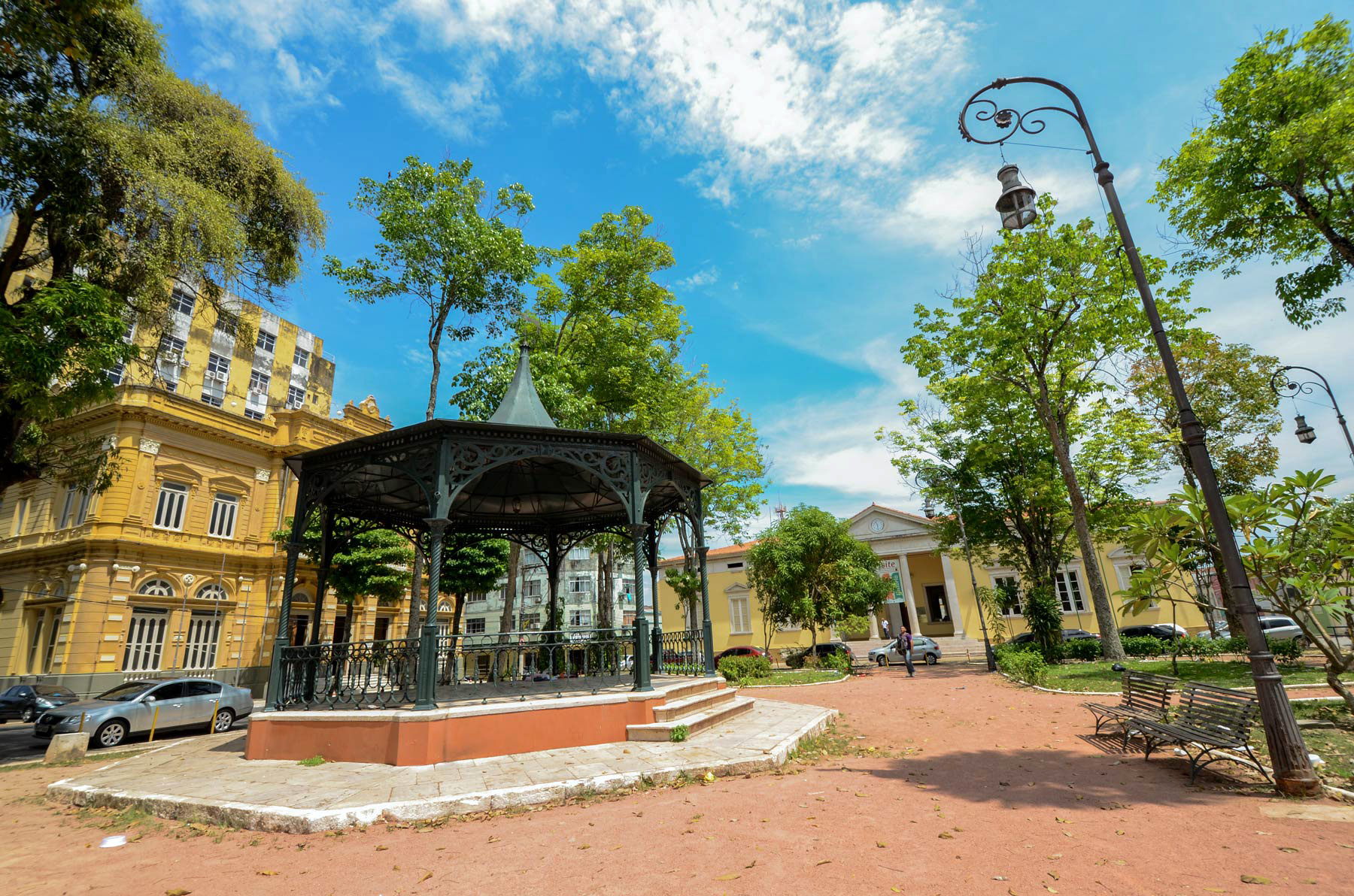 Professores promovem visita guiada à Praça Dom Pedro II. Fotos: Ingrid Anne / Manauscult.