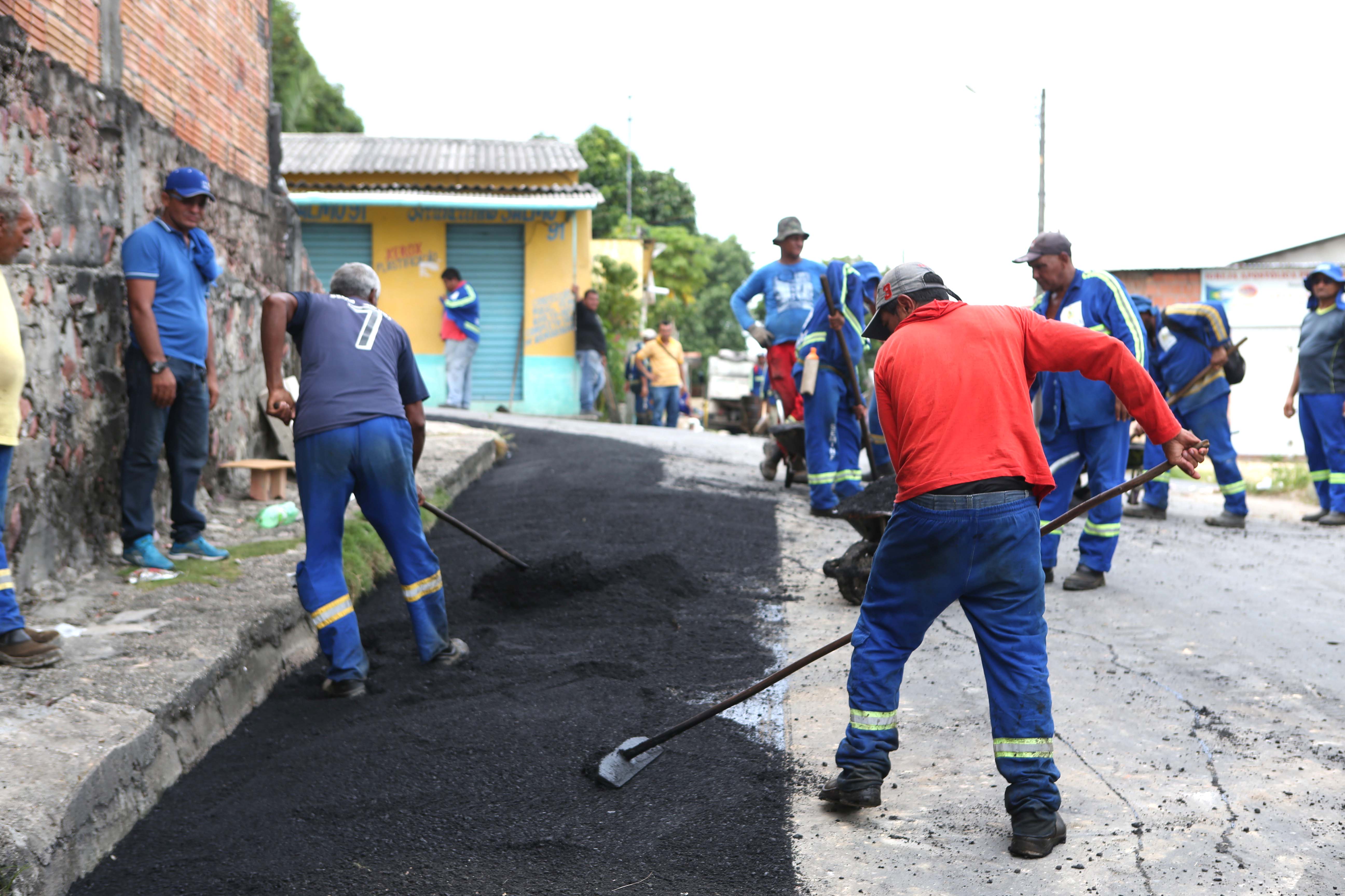 Manaus, 11/10/16. Prefeito Arthur Neto, visita obras, na rua Achuarana, Monte das Oliveiras. Foto: Raimundo Valentim/Semcom