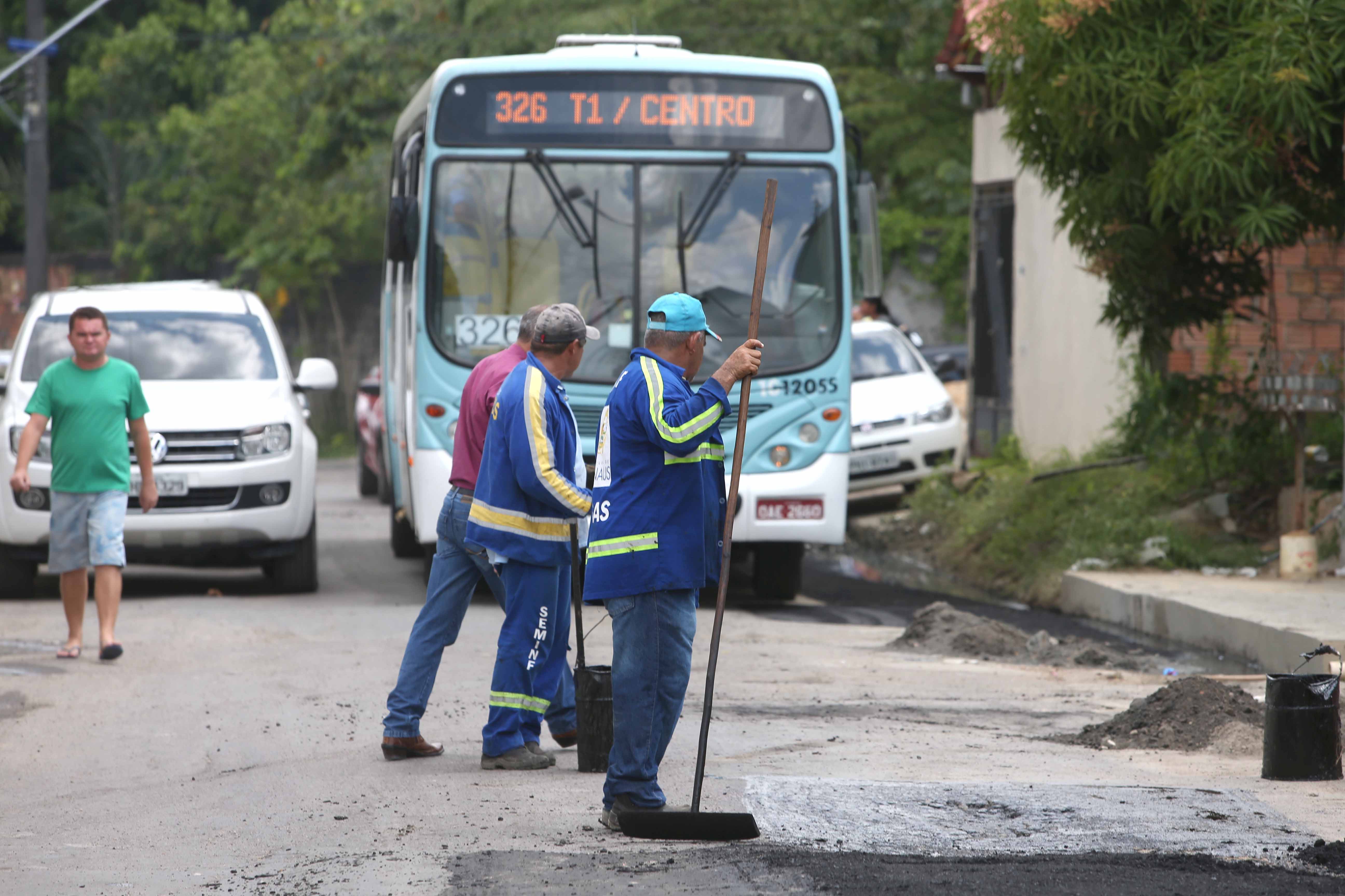 Manaus, 05/10/16. Obra da Secretaria de Infraestrura, no bairro  Jesus me Deu. Foto: Raimundo Valentim/Semcom