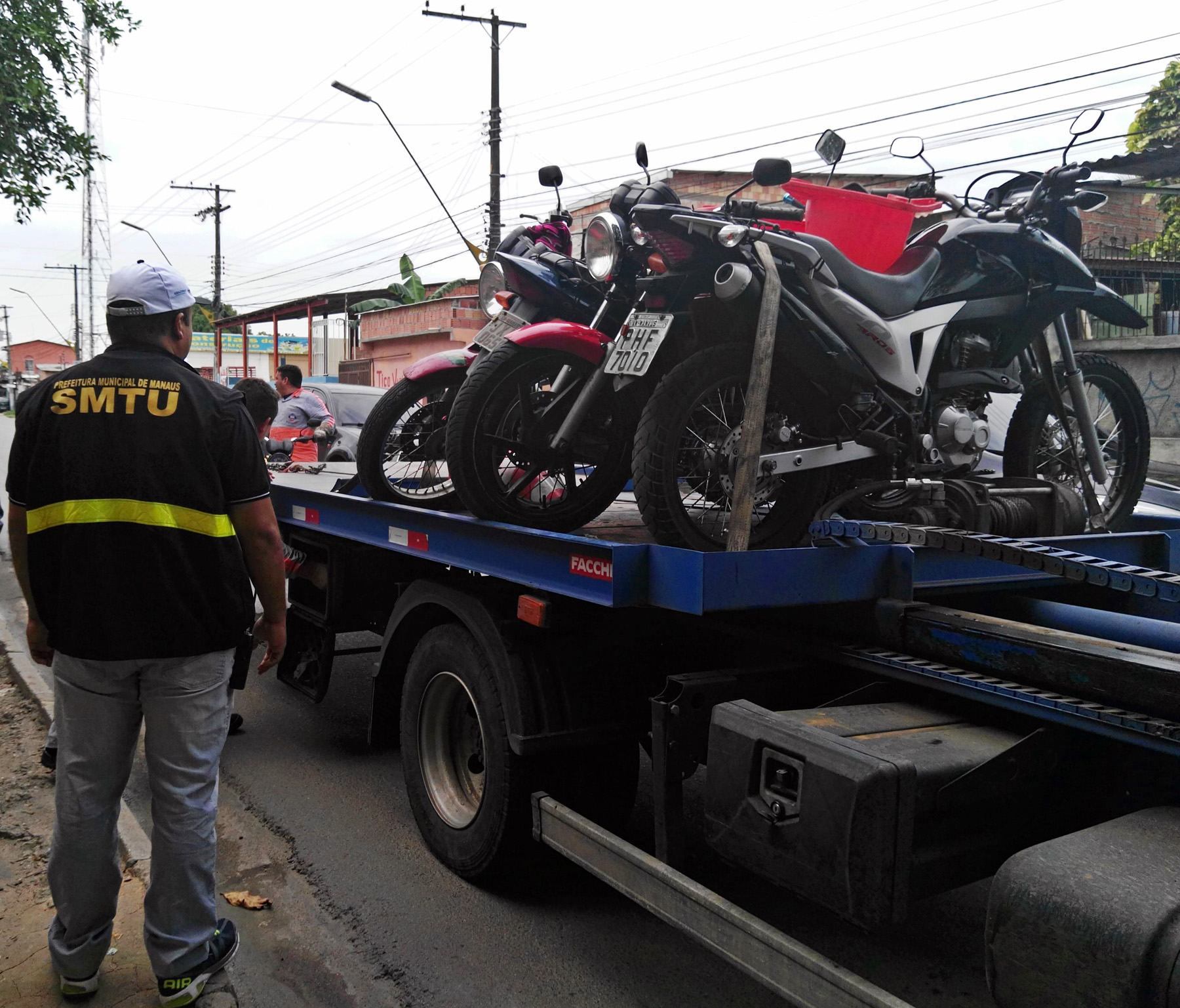 Fiscalização da SMTU apreende motocicleta com restrição de roubo durante blitz contra transporte clandestino. Foto Assessoria.