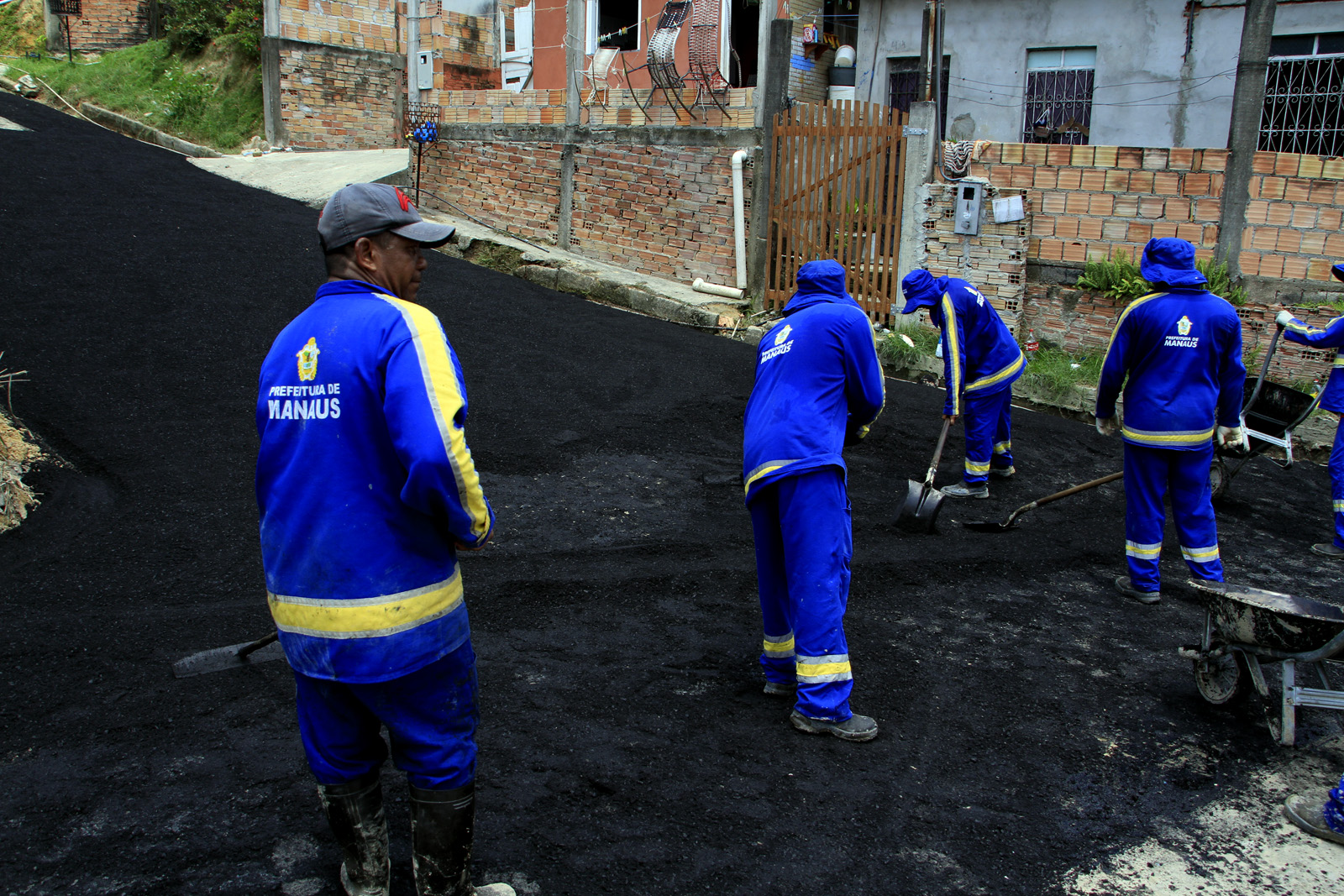 Manaus/AM - 09-11-16 Obras de Recuperação de via na R. Britania - Comunidade Grande Vitória - B. Gilberto mestrinho. Foto: Karla Vieira/SEMCOM.