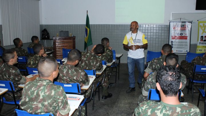 Prefeitura realiza palestras sobre trânsito seguro para os militares