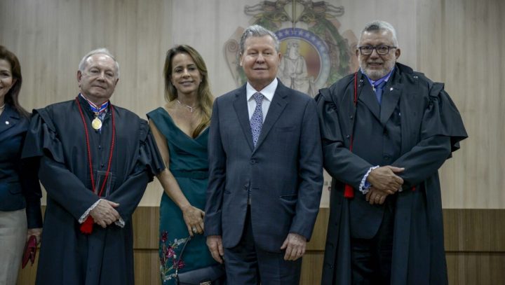 Prefeito em posso de novos dirigentes do TRE - AM