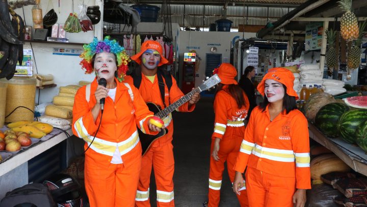 Garis da Alegria animam a Feira Livre do Nova Cidade