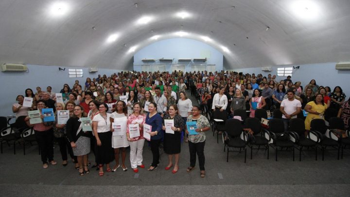 Prefeitura assina compromisso de alcançar 100% de alunos alfabetizados até 2021