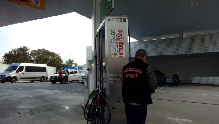Prefeitura interdita posto de combustível sem alvará de funcionamento