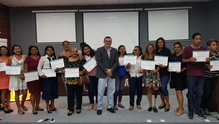 Programa de Acesso ao Mundo do Trabalho certifica 159 jovens e adultos usuários dos CRAs