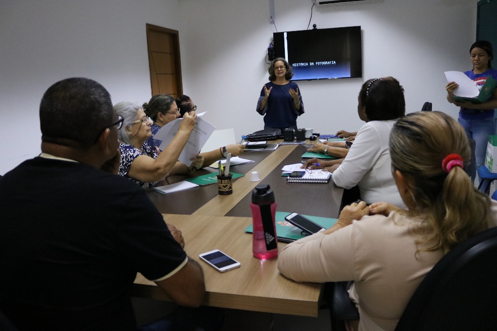 Aposentados do município iniciam curso de fotografia