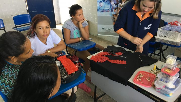 Comunidade Bela Vista tem oficina de Customização de Roupas ofertada pela Prefeitura