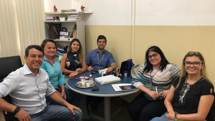 Prefeitura e Abrasel estudam parceria para fiscalização e orientação no setor de alimentos