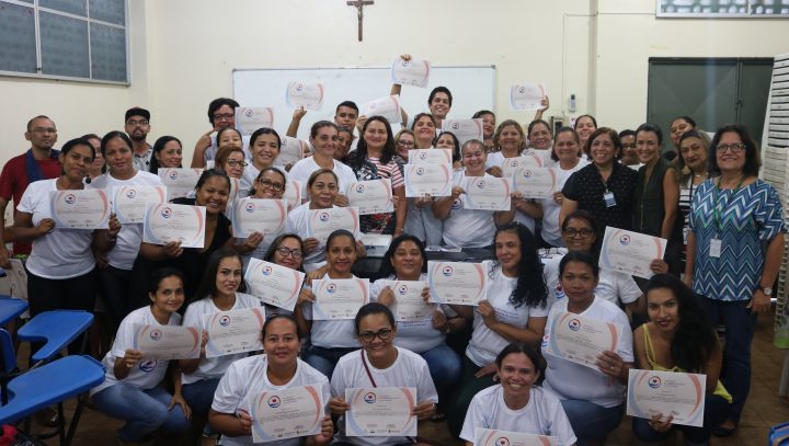 Curso “Cuidador Comunitário” capacita 394 agentes públicos para o cuidado com o idoso